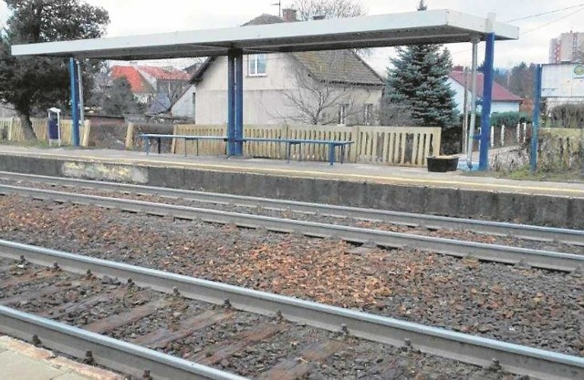 Ogrodzenie stacji w Prokocimiu jest niekompletne lub zdewastowane