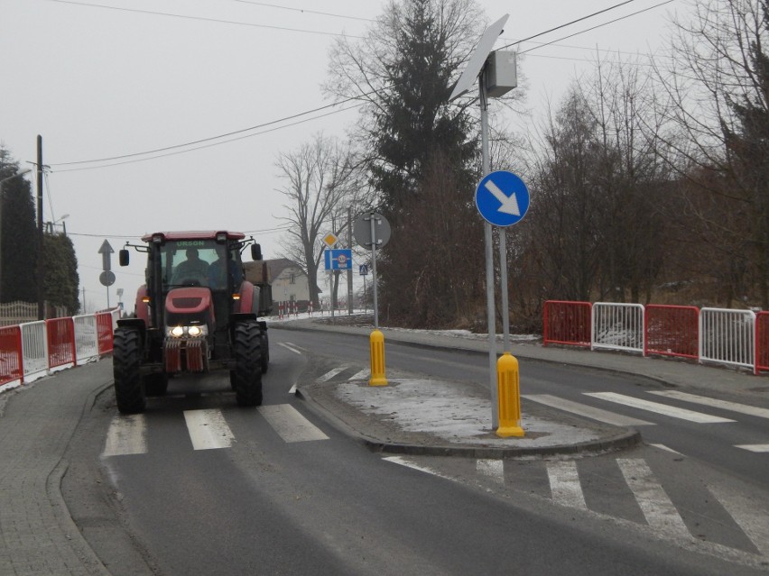 Zasole. Zrobili barierki, by chroniły... płoty