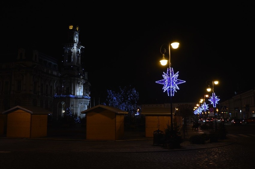 Nowy Sącz w świątecznych barwach. Na Plantach jest już szopka [ZDJĘCIA]