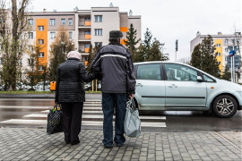Polacy rzadziej decydują się na ślub