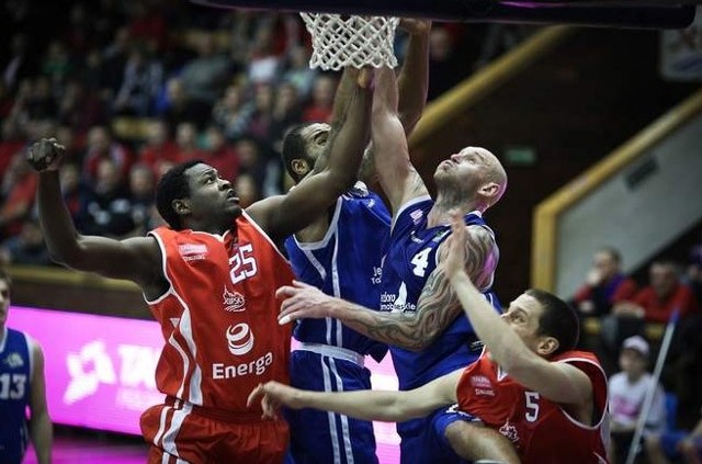 W meczu 17. kolejki Tauron Basket Ligi Energa Czarni Słupsk wygrała z Siarką Jezioro Tarnobrzeg 89:69.