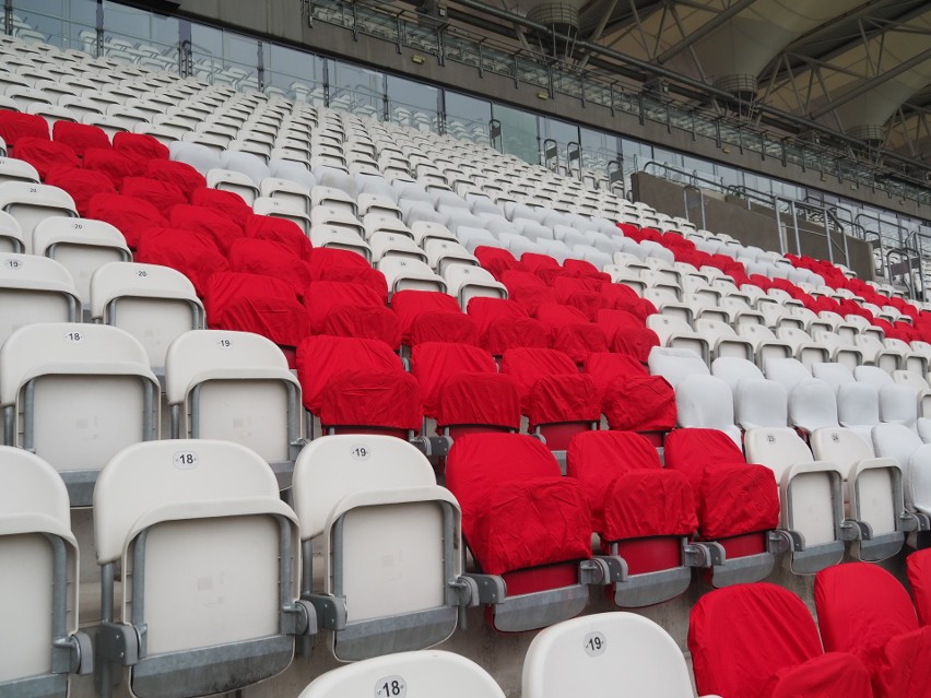 Przedderbowe "harce" ruszyły. Zniszczone siedziska na stadionie ŁKS - ZDJĘCIA