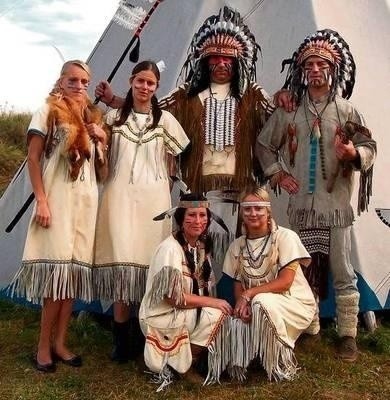 Plemię Arapaho z Zalasu naśladuje Indian z Ameryki Północnej Fot. Barbara Ciryt