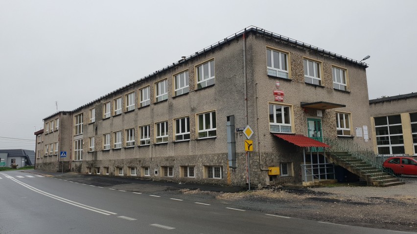 Szkoła podstawowa w Suchej.