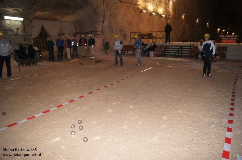 Zawodnicy petanque grali 600 metrów pod ziemią