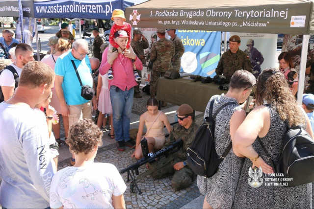 Żołnierze 1. Podlaskiej Brygady Obrony Terytorialnej na obchodach Święta Wojska Polskiego