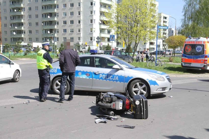 Wypadek na Psim Polu. Zderzenie skutera z samochodem osobowym [ZDJĘCIA]