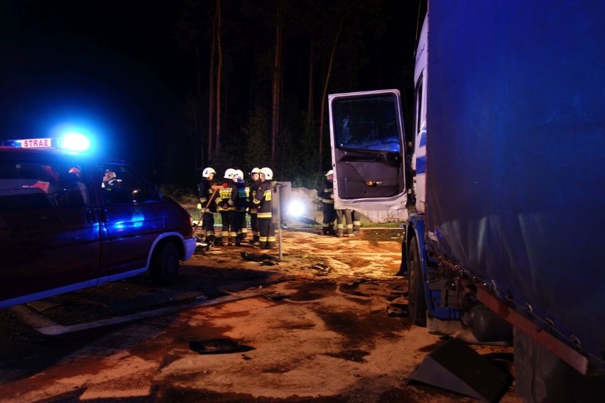Kolejna tragedia na skrzyżowaniu krajowych tras numer 74 i 42 w powiecie koneckim. Zginęły dwie osoby