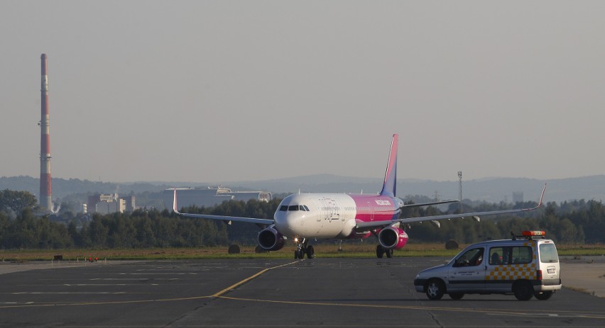 Lądowanie pierwszego samolotu Wizzair na trasie Oslo -...