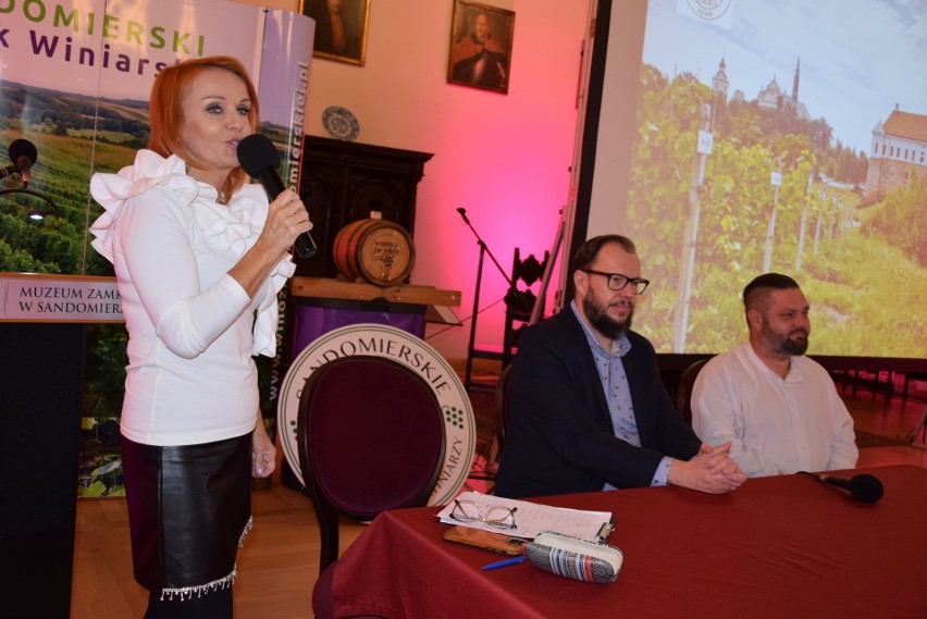 Święto Młodego Wina w Sandomierzu oficjalnie otwarte. Piękna prezentacja winnic w zamku. Tłumy ludzi