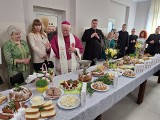Wielkanocny poczęstunek dla potrzebujących w Caritas Archidiecezji Przemyskiej. Rozdano 1000 paczek żywnościowych