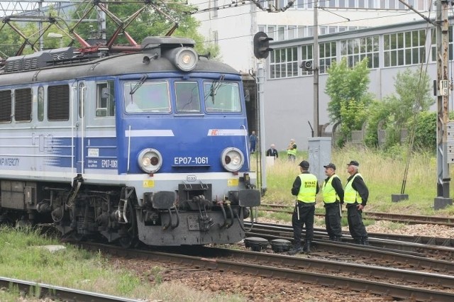 Uszkodzony pociąg na torach pod Kielcami 