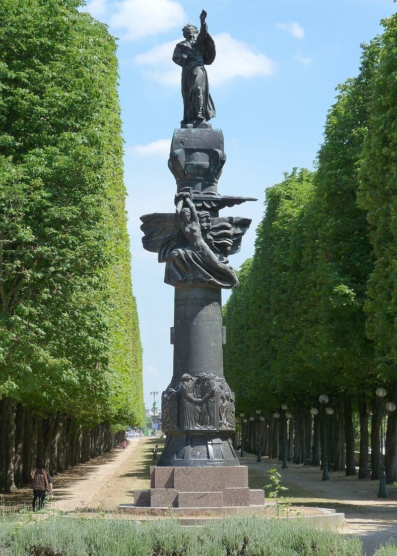Pomnik Adama Mickiewicza autorstwa Antoine Bourdelle’a w...