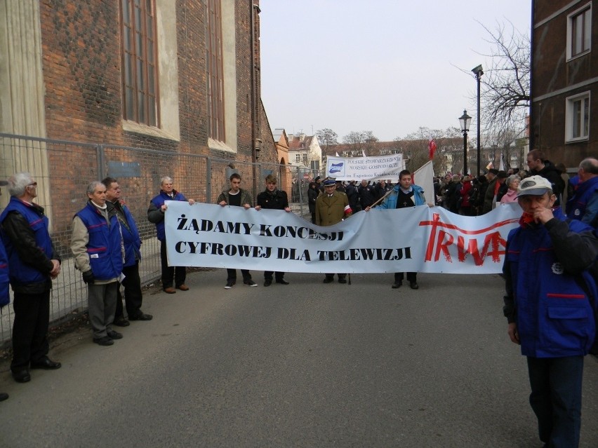 Gdańsk: Marsz w sprawie koncesji dla telewizji Trwam (ZDJĘCIA, FILMY)