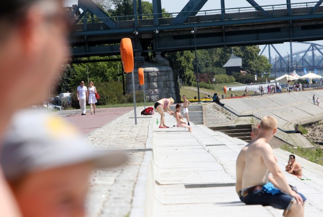 Przed nami kolejny długi weekend. Jaka będzie pogoda w naszym regionie najbliższe dni? Sprawdźcie koniecznie. Zobaczcie pogodę na poszczególne dni tygodnia na kolejnych zdjęciach >>>>>>> Pogoda na dzień + 4 kolejne dni (28 + 29.05-01.06.2018) | POLSKA/TVN Meteo