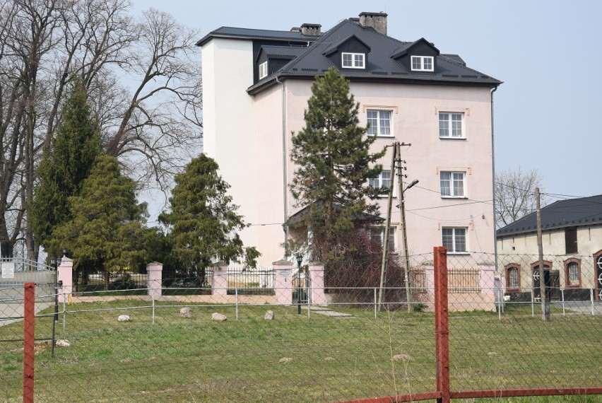 Już 24 osoby zakażone koronawirusem w Domu Opieki w Jakubowicach. Jedna z kobiet zabrana do szpitala zakaźnego w Kędzierzynie-Koźlu