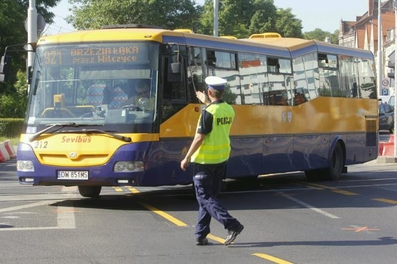 Zamknięty most Zwierzyniecki: Policja pomogła Wielkiej Wyspie. Ale Kochanowskiego w korku