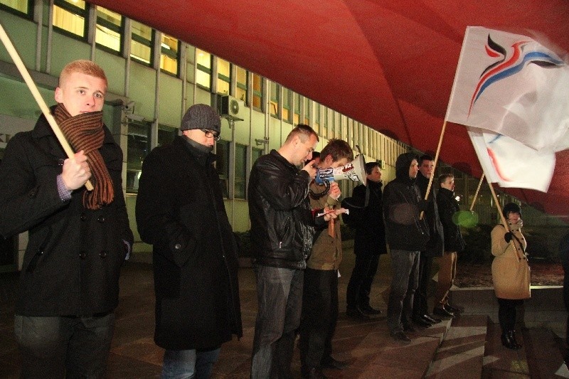 Protest przed Urzędem Wojewódzkim w Kielcach