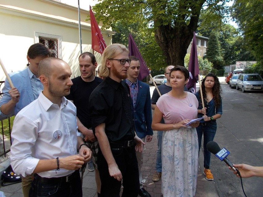 Lepszy Gdańsk i partia Razem przeciwko podwyżce cen biletów w Gdańsku  [ZDJĘCIA] 