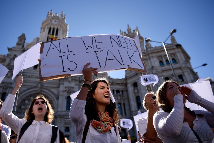 Hiszpania: Ulicami Madrytu i innych miast przejdą manifestacje poparcia dla jedności kraju [ZDJĘCIA]