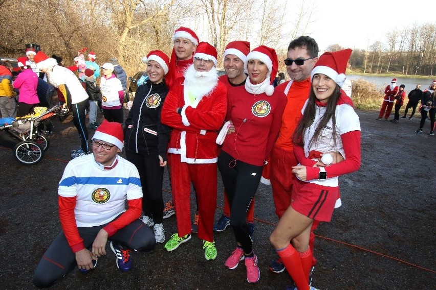 Święci Mikołajowie w Kielcach biegli dla innych