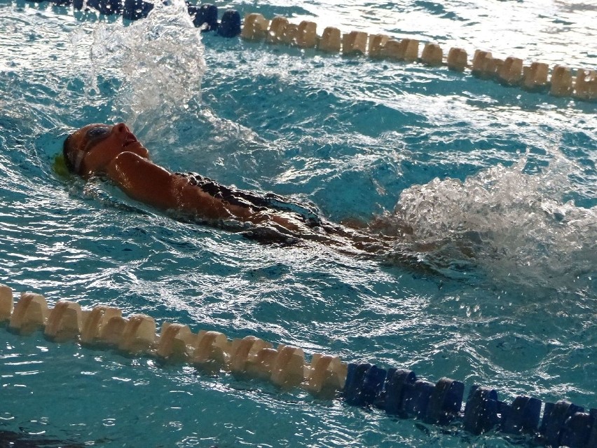 Emocjonujące Mistrzostwa Szkół Podstawowych w pływaniu 