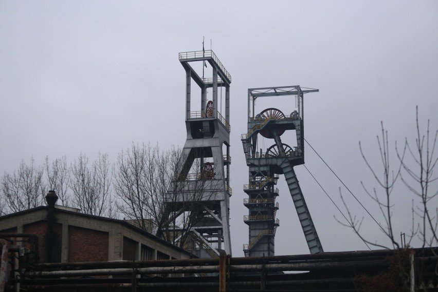 Akcję ratowniczą w kopalni Bielszowice utrudniają...
