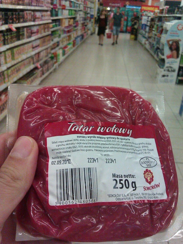 W Tesco sprzedają przeterminowanego Tatara