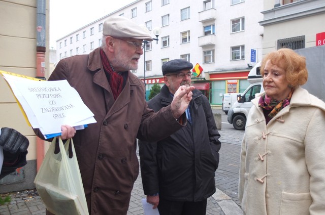 Z Januszem Wójcikiem starła się Krystyna Cieszyńska, radna pierwszej kadencji i zwolenniczka Marcina Ociepy.