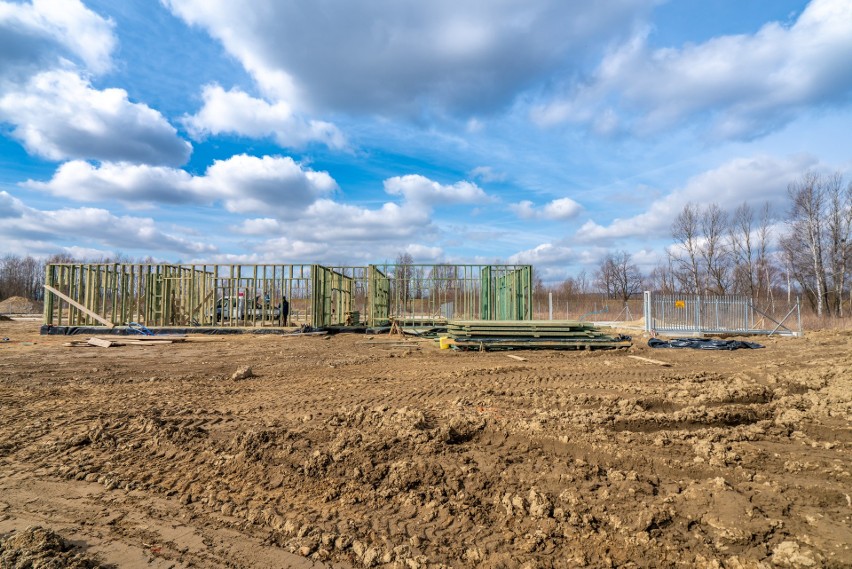 Nowy Sącz. Trwa budowa schroniska dla bezdomnych zwierząt. Zobacz postęp prac [ZDJĘCIA]