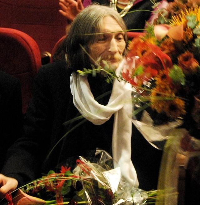Kazimierz Furman podczas wręczania mu nagrody kulturalnej Motya