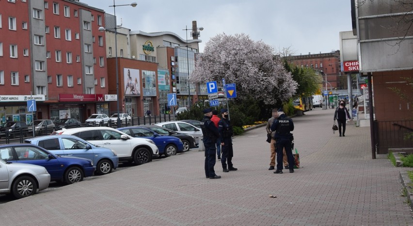 Policja w Stargardzie obserwuje, czy ludzie noszą maseczki. Nie kończy się na patrzeniu