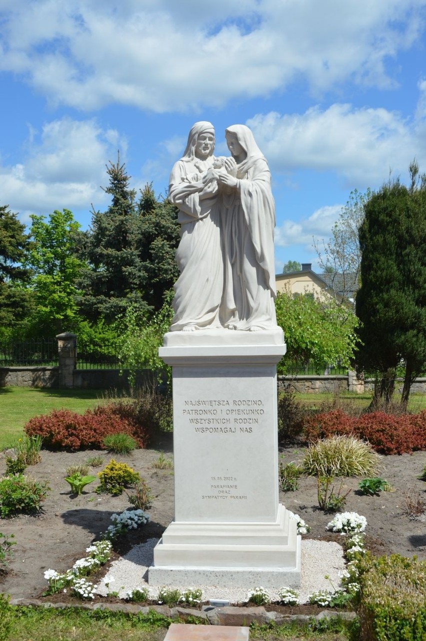 W Ostojowie świętowano 25-lecie parafii świętego Alojzego Orione. Odsłonięto pomnik Świętej Rodziny. Zobacz zdjęcia 