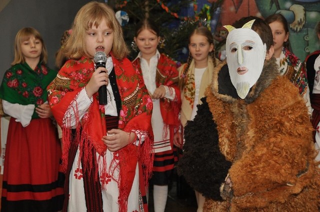 Swój program artystyczny przedstawiła każda z grup.