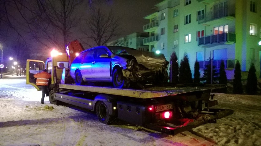 Wypadek na ul. Zakładowej. Zderzyły się dwa auta, trzy osoby  ranne