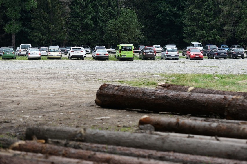 Pierwszy parking w dolinie wspólnota leśna urządziła w 1998...