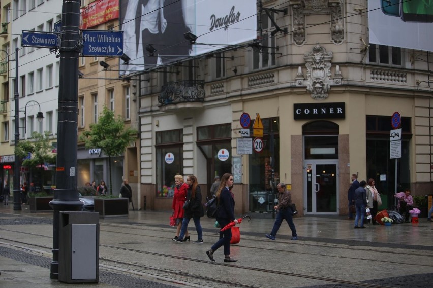 Wojna wojewody z prezydentem Katowic o tabliczki na placu Szewczyka. Wieczorek będzie musiał je sam usunąć i zamienić na plac Kaczyńskich