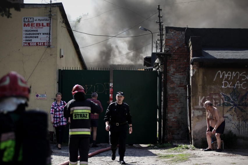 Krótko przed godziną 14 doszło do pożaru na parterze budynku...