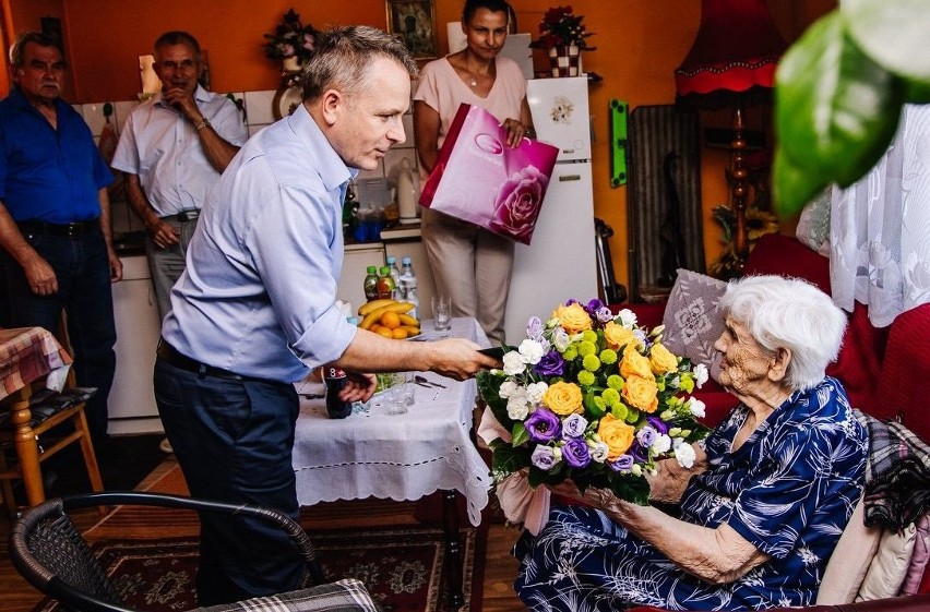 Setne urodziny pani Anny Skrajnej z Ostrowi Mazowieckiej. Zdjęcia