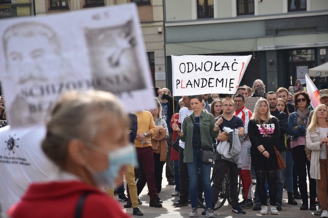 Rybnik: Protest antycovidowców gdy w Polsce 5330 nowych zarażeń