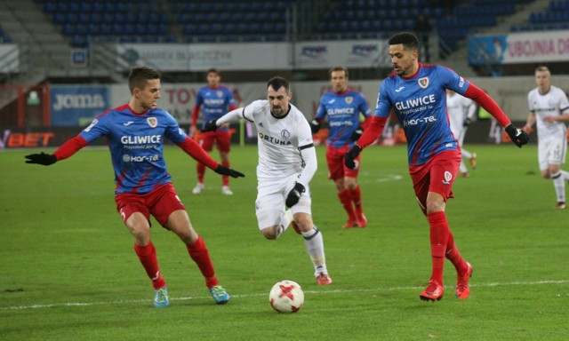 Piast Gliwice – Legia Warszawa w 4. kolejce Lotto Ekstraklasy. Mecz Piast – Legia już dziś, w niedzielę 12 sierpnia. Gdzie oglądać mecz Piast Gliwice – Legia Warszawa w internecie i telewizji? SPRAWDŹ PIAST – LEGIA TRANSMISJA TV, ONLINE, STREAM.