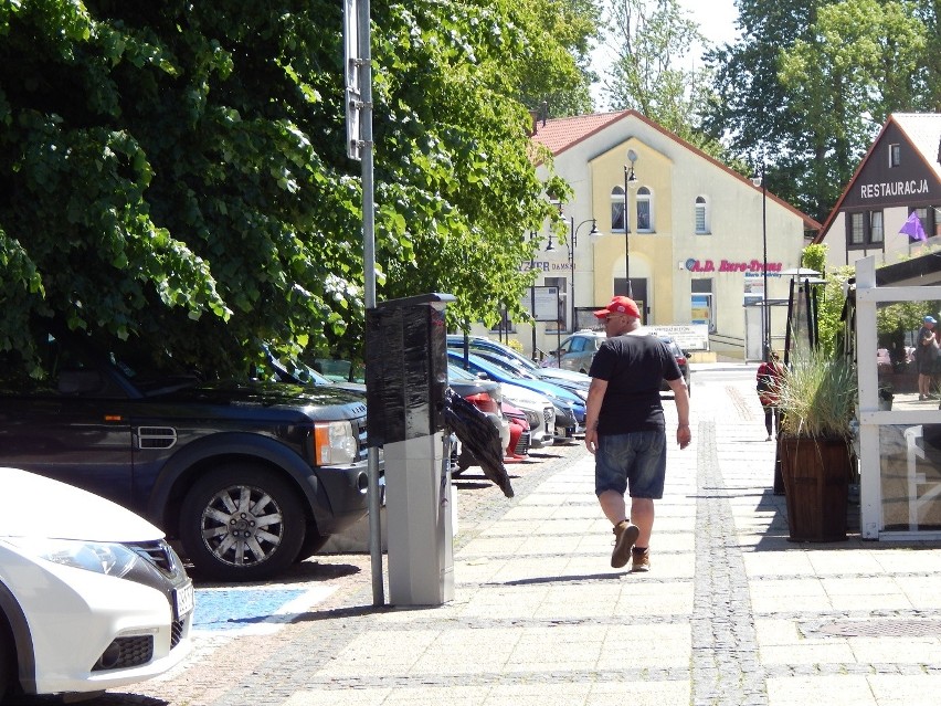 Na ulicach w centrum Ustki pojawiły się parkometry. Nowe...