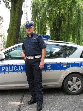 Opolscy policjanci przebierają się w nowe mundury | Nowa Trybuna Opolska
