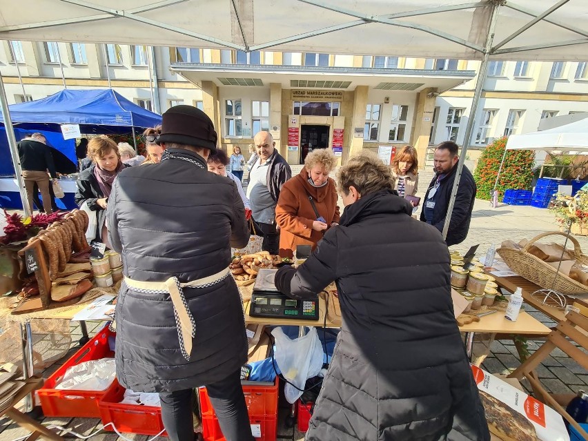 Jarmark wiejski przed Urzędem Marszałkowskim w Toruniu