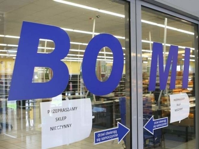 Szukają chętnych na miejsce po sklepie Bomi w SłupskuNa drzwiach do dawnego słupskiego Bomi wisi kartka informująca o tym, że sklep jest zamknięty. Pracowało w nim 20 osób.