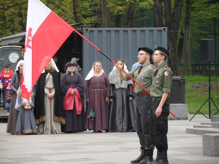 Rodzinne spotkanie z historią w obozie rycerskim oraz bieg...