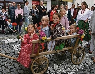 Dzieci z Doliny Słomki, gospodarze festiwalu, czarują wdziękiem i pomysłami Fot. (WCH)