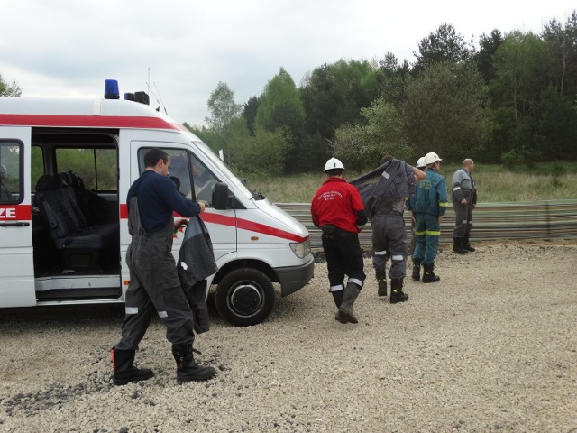 Akcja ratownicza w KWK Wujek Śląsk. Po dowierceniu się do ustalonego miejsca, kamera jednak nie zarejestrowała poszukiwanych. Akcja komunikatów głosowych i nasłuchiwania oraz wykonywania pomiarów składu atmosfery jest kontynuowana przy otworze ratunkowym przez ratowników z CSRG.