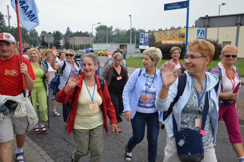 Oświęcim. Pielgrzymi w drodze na Jasną Górę [ZDJĘCIA, WIDEO]