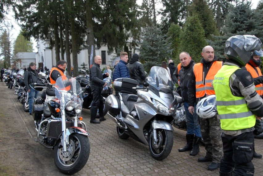 Ponad 200 motocyklistów rozpoczęło sezon w Komorowie [ZDJĘCIA]